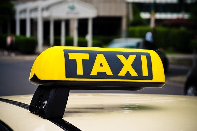 Dlaczego aplikacje taxi są lepsze niż zwykłe taksówki?